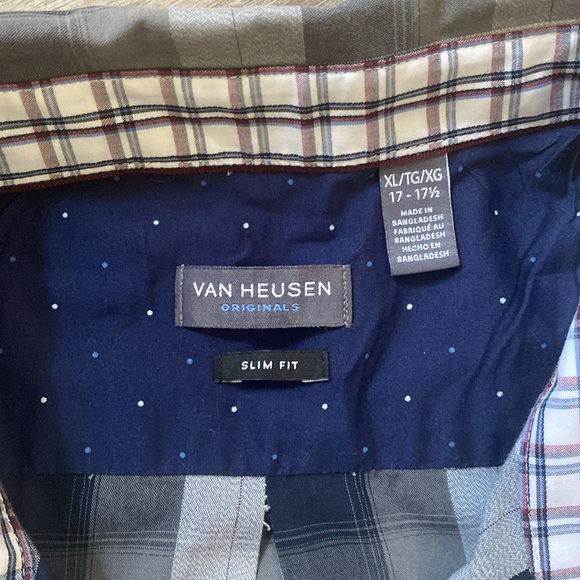 Van Heusen long-sleeve button-down shirt - Picture 3 of 4